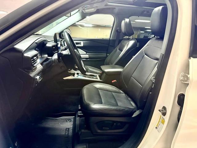 Photo of 2022 White Ford Explorer