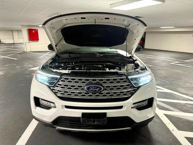 Photo of 2022 White Ford Explorer
