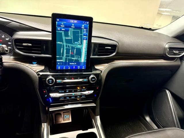 Photo of 2022 White Ford Explorer