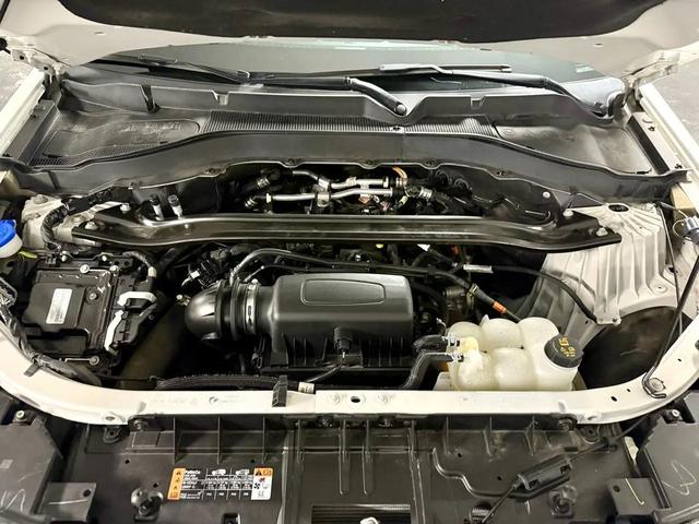 Photo of 2022 White Ford Explorer