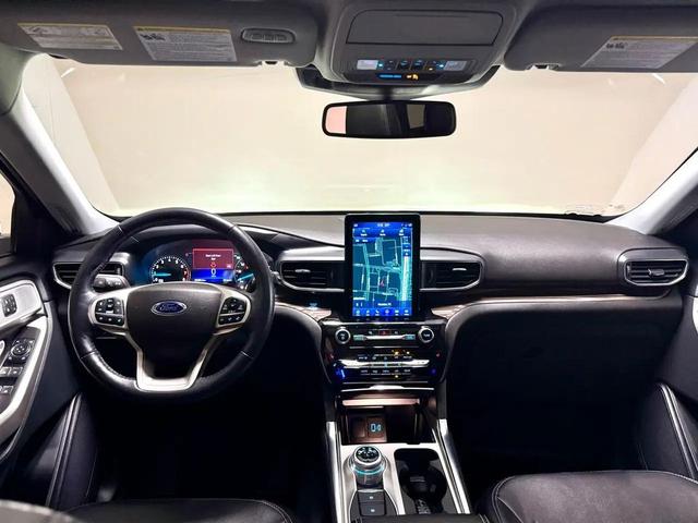 Photo of 2022 White Ford Explorer