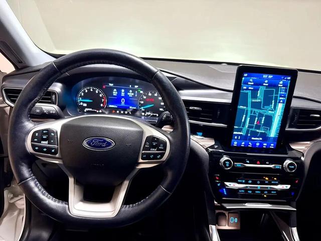Photo of 2022 White Ford Explorer