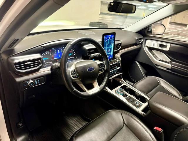 Photo of 2022 White Ford Explorer