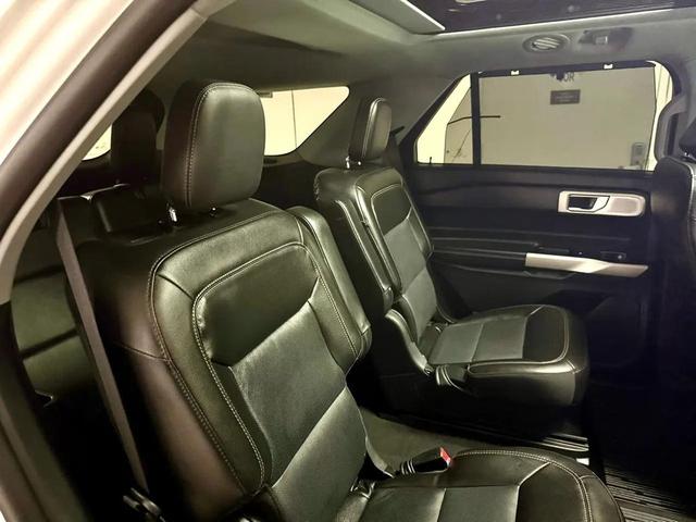 Photo of 2022 White Ford Explorer