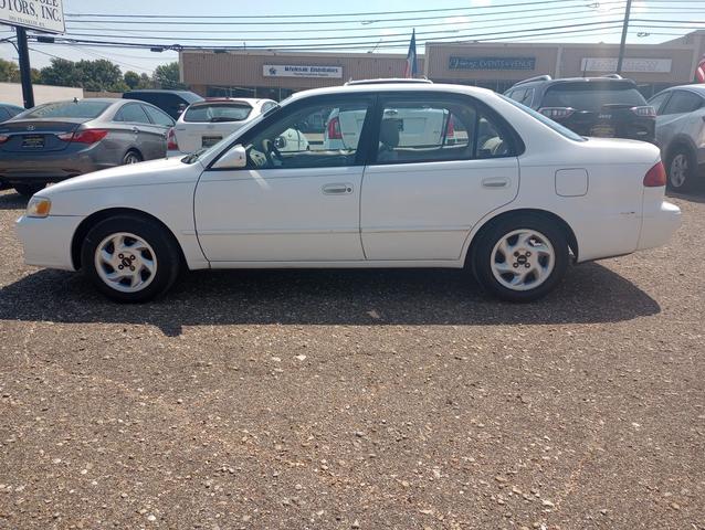 Photo of 2002 Super White Toyota Corolla