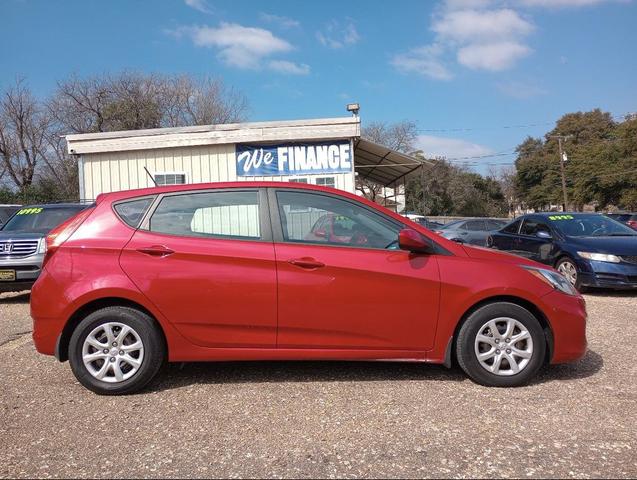 Photo of 2013 Boston Red Metallic Hyundai Accent