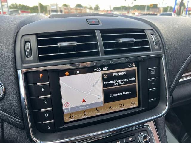 Photo of 2017 White Platinum Tri-Coat Lincoln Continental