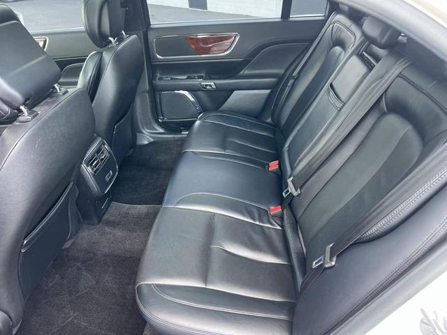 Photo of 2017 White Platinum Tri-Coat Lincoln Continental