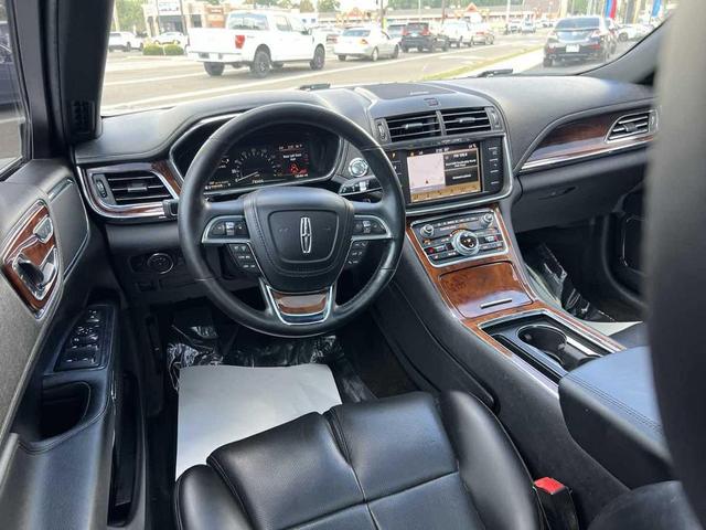 Photo of 2017 White Platinum Tri-Coat Lincoln Continental