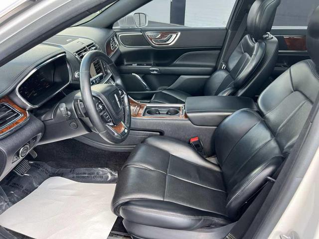 Photo of 2017 White Platinum Tri-Coat Lincoln Continental