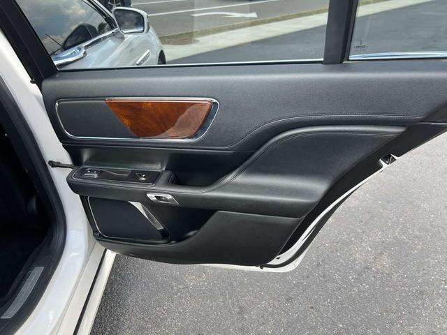 Photo of 2017 White Platinum Tri-Coat Lincoln Continental