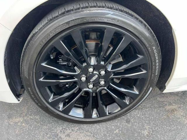 Photo of 2017 White Platinum Tri-Coat Lincoln Continental