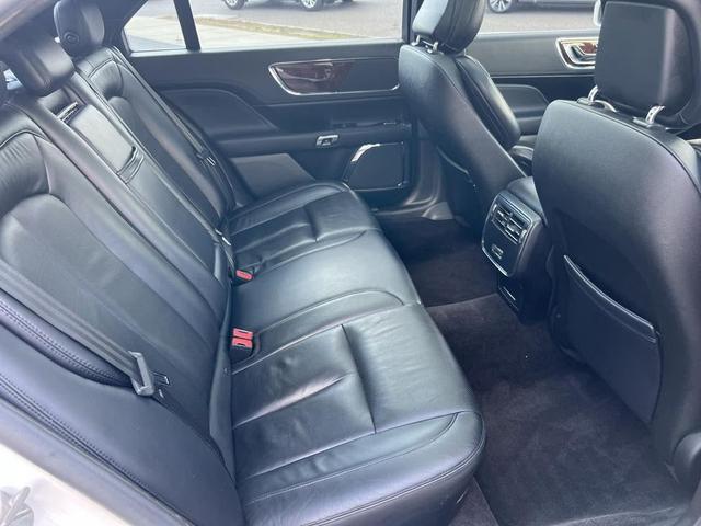 Photo of 2017 White Platinum Tri-Coat Lincoln Continental