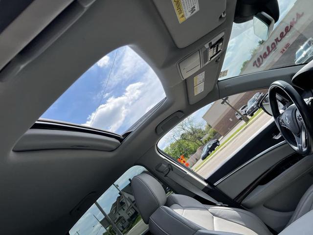 Photo of 2017 Lunar Silver Metallic Acura MDX