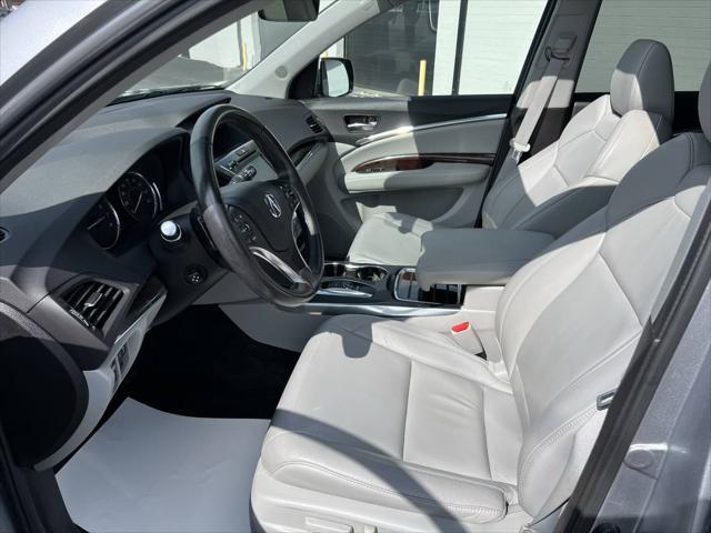 Photo of 2017 Lunar Silver Metallic Acura MDX