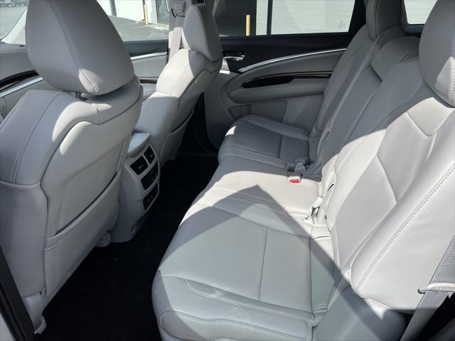 Photo of 2017 Lunar Silver Metallic Acura MDX