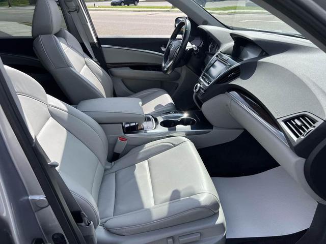 Photo of 2017 Lunar Silver Metallic Acura MDX