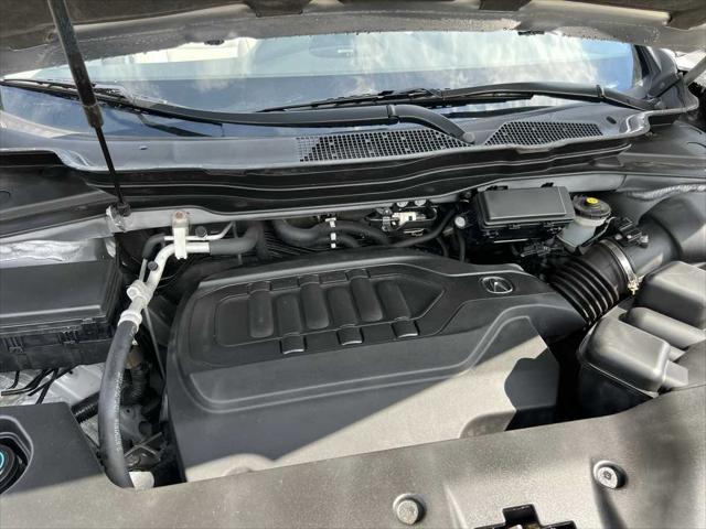Photo of 2017 Lunar Silver Metallic Acura MDX