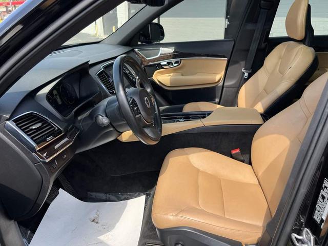 Photo of 2017 Onyx Black Metallic Volvo XC90