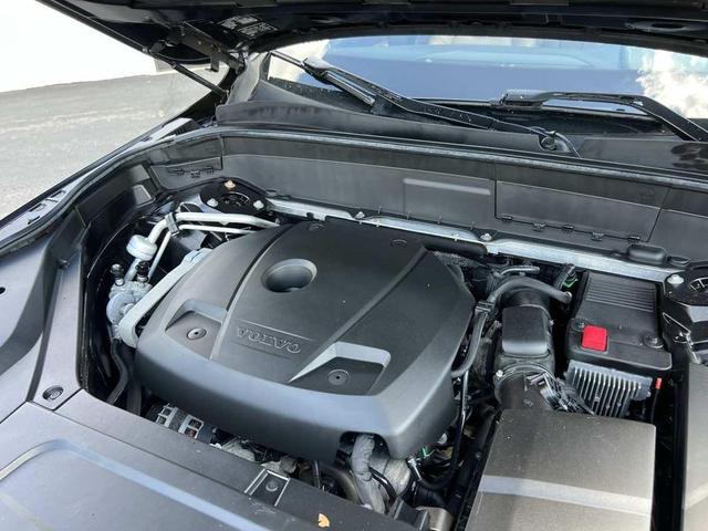 Photo of 2017 Onyx Black Metallic Volvo XC90