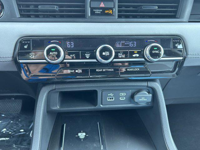 Photo of 2025 Platinum White Pearl Honda Pilot