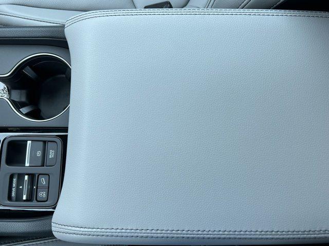 Photo of 2025 Platinum White Pearl Honda Pilot