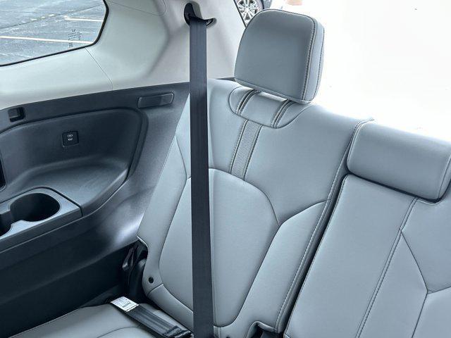 Photo of 2025 Platinum White Pearl Honda Pilot