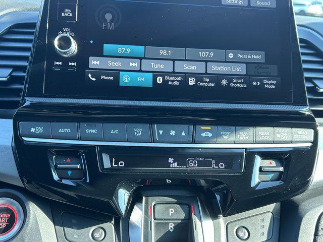 Photo of 2025 Platinum White Honda Odyssey