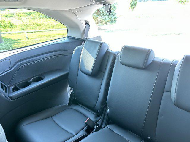 Photo of 2025 Platinum White Honda Odyssey