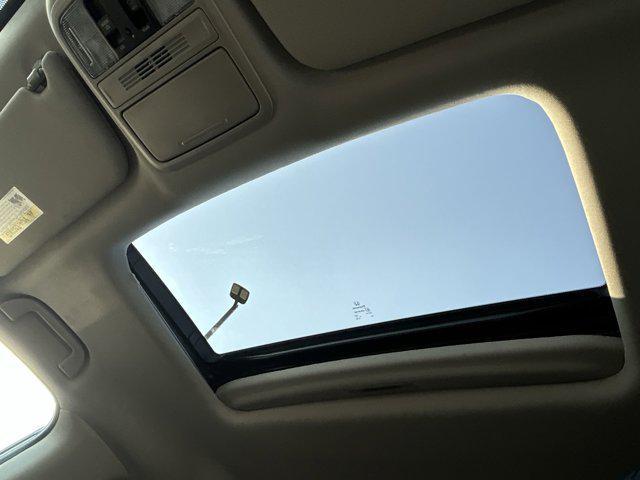 Photo of 2025 Platinum White Honda Odyssey