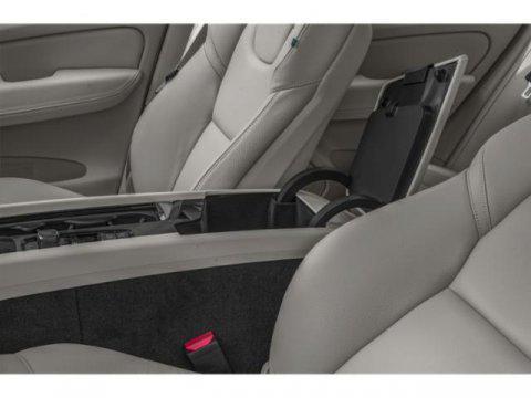 Photo of 2020 Crystal White Metallic Volvo XC60