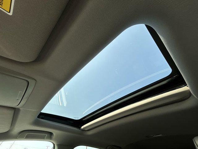 Photo of 2017 White Diamond Pearl Honda CR-V