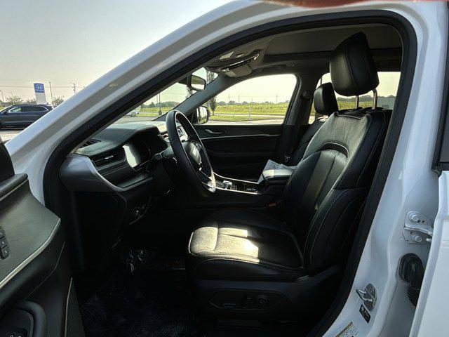 Photo of 2021 Bright White Clearcoat Jeep Grand Cherokee L