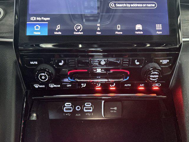 Photo of 2021 Bright White Clearcoat Jeep Grand Cherokee L