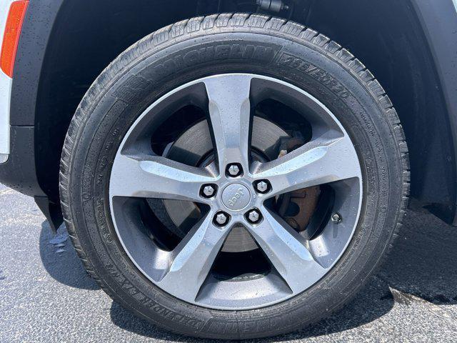 Photo of 2021 Bright White Clearcoat Jeep Grand Cherokee L