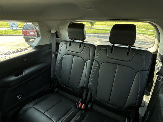 Photo of 2021 Bright White Clearcoat Jeep Grand Cherokee L