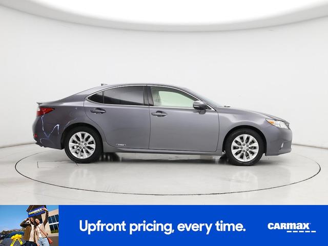Photo of 2015 Gray Lexus ES 300h