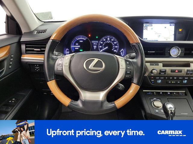 Photo of 2015 Gray Lexus ES 300h