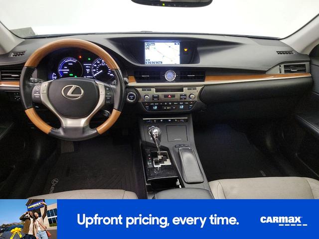 Photo of 2015 Gray Lexus ES 300h