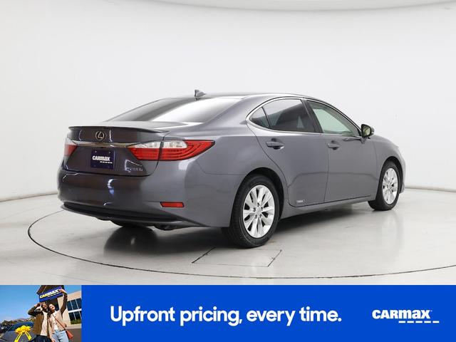 Photo of 2015 Gray Lexus ES 300h
