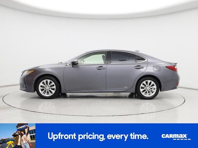 Photo of 2015 Gray Lexus ES 300h