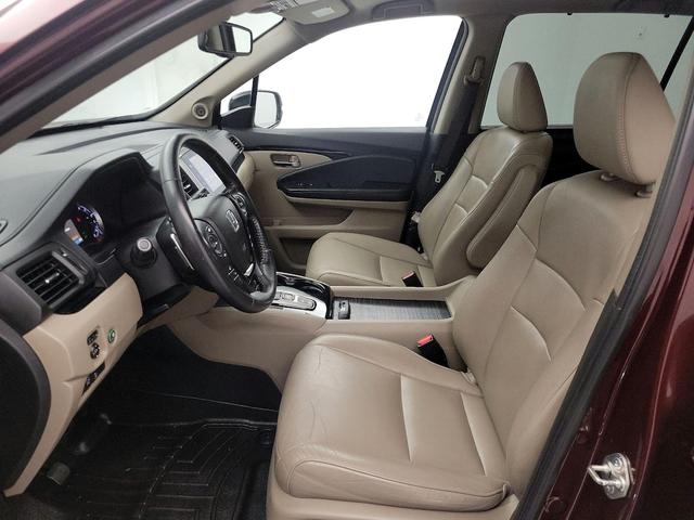 Photo of 2016 Burgundy Honda Pilot
