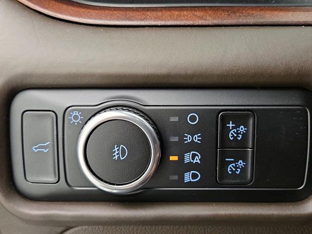 Photo of 2023 White Ford Explorer