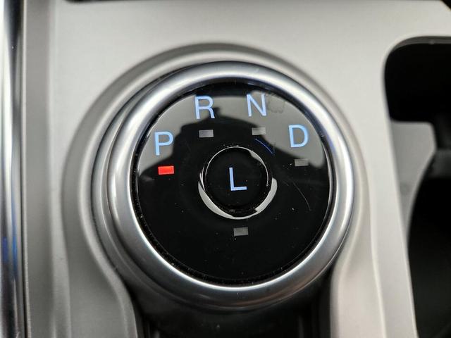 Photo of 2023 White Ford Explorer