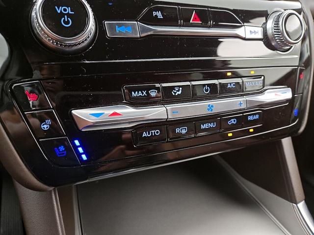 Photo of 2023 White Ford Explorer