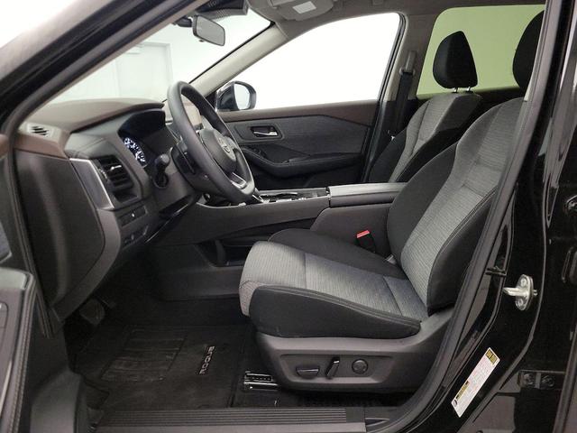 Photo of 2023 Black Nissan Rogue