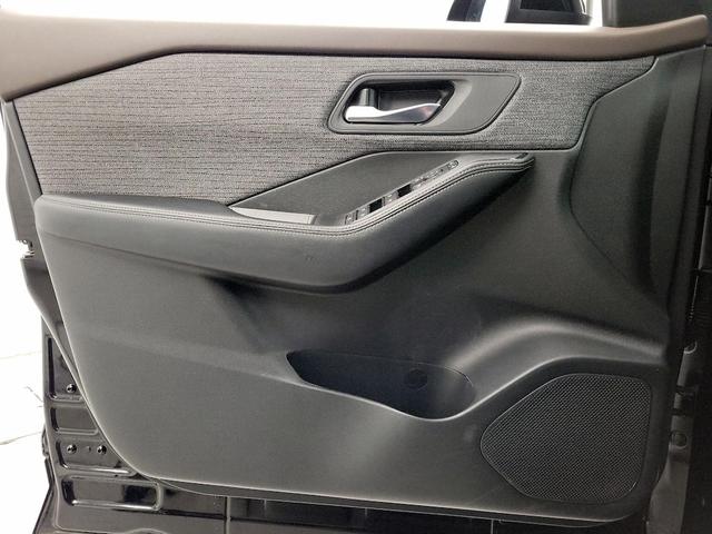 Photo of 2023 Black Nissan Rogue