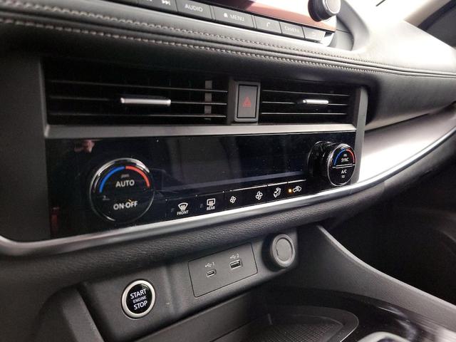 Photo of 2023 Black Nissan Rogue