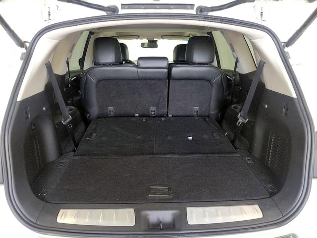 Photo of 2014 White INFINITI QX60