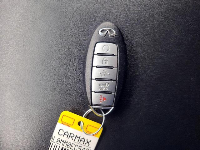 Photo of 2014 White INFINITI QX60